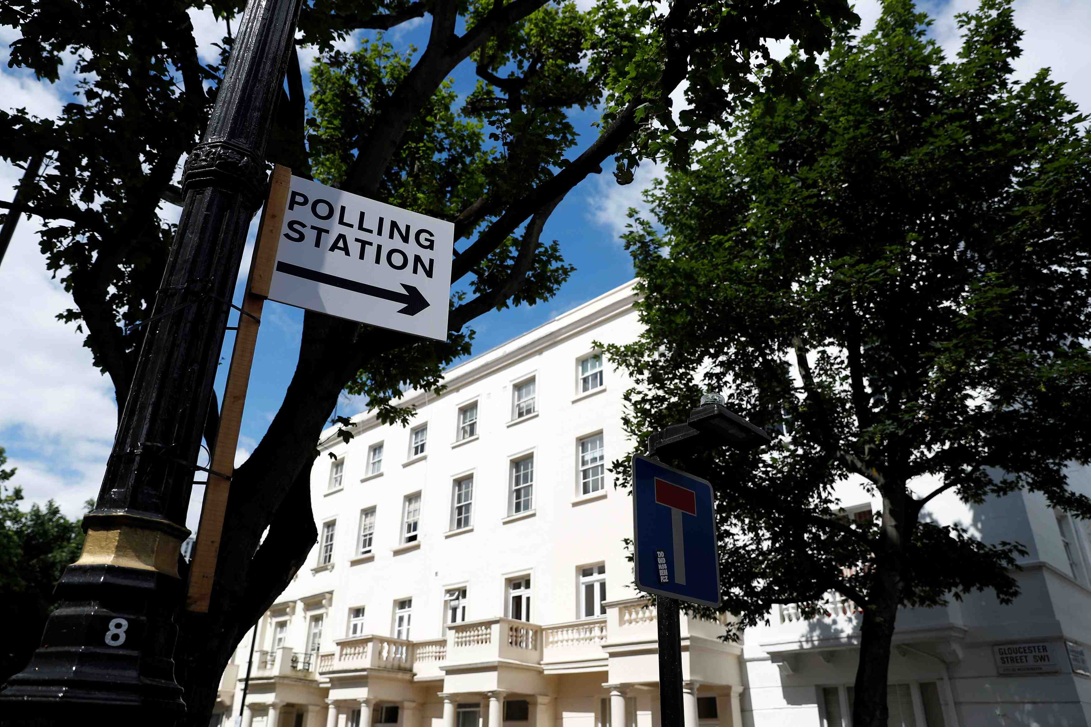 Les britanniques se rendent aux urnes dans un climat de terreur