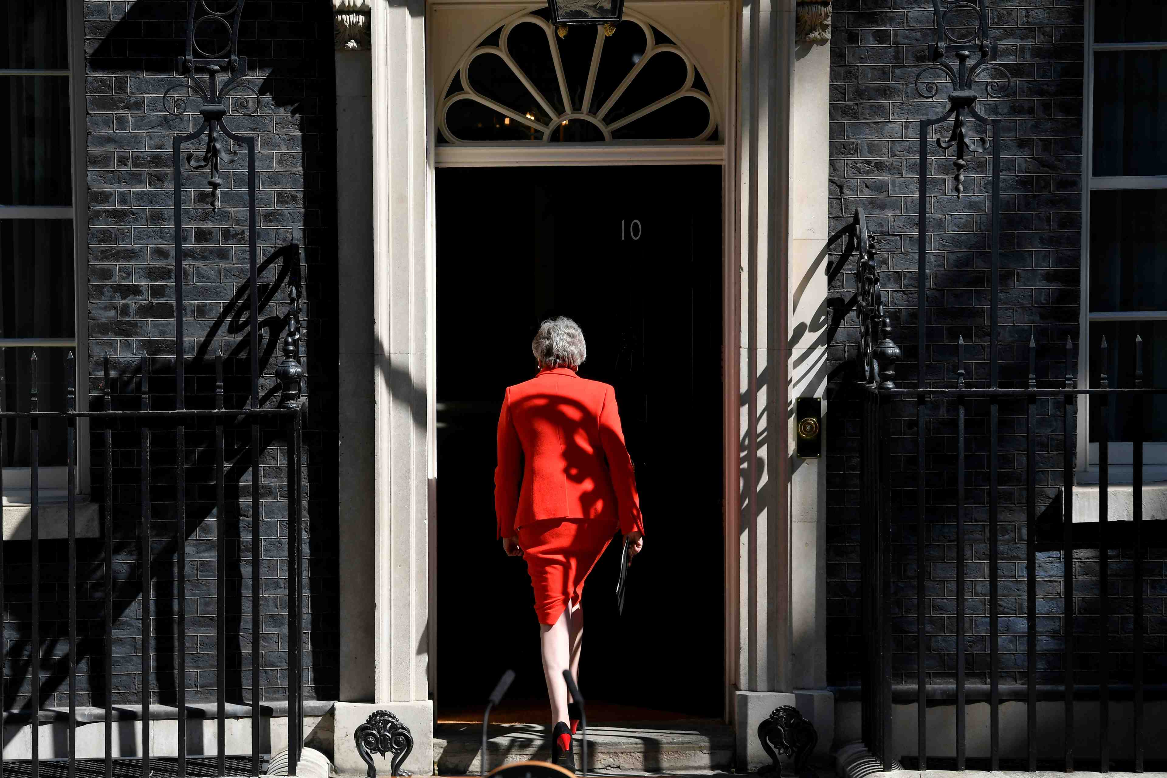 May demissionne, turbulences en vue avec l'ue sur le brexit