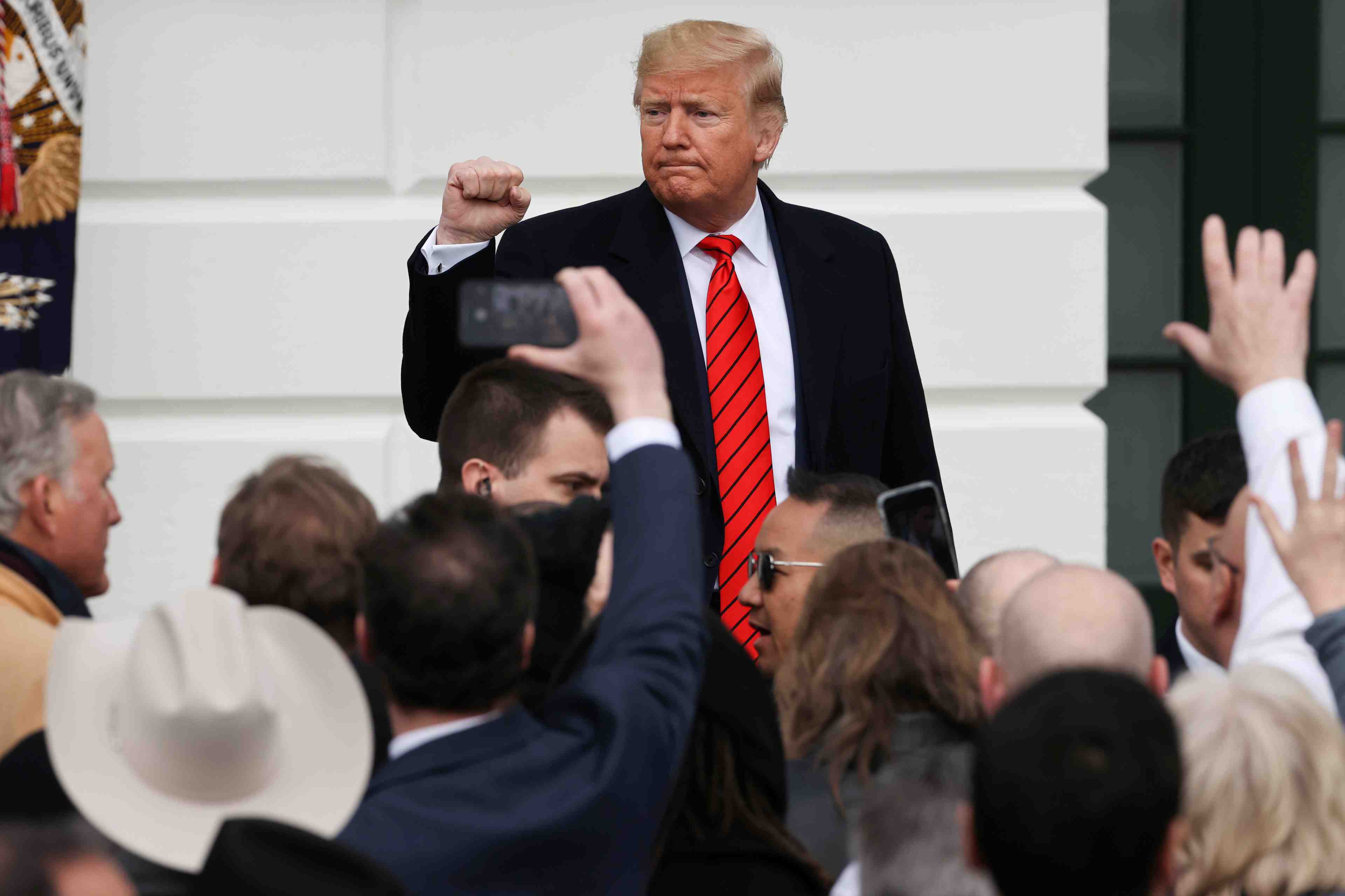 "si je l'avais ecoute, nous en serions a la sixieme guerre mondiale", dit trump au sujet de bolton