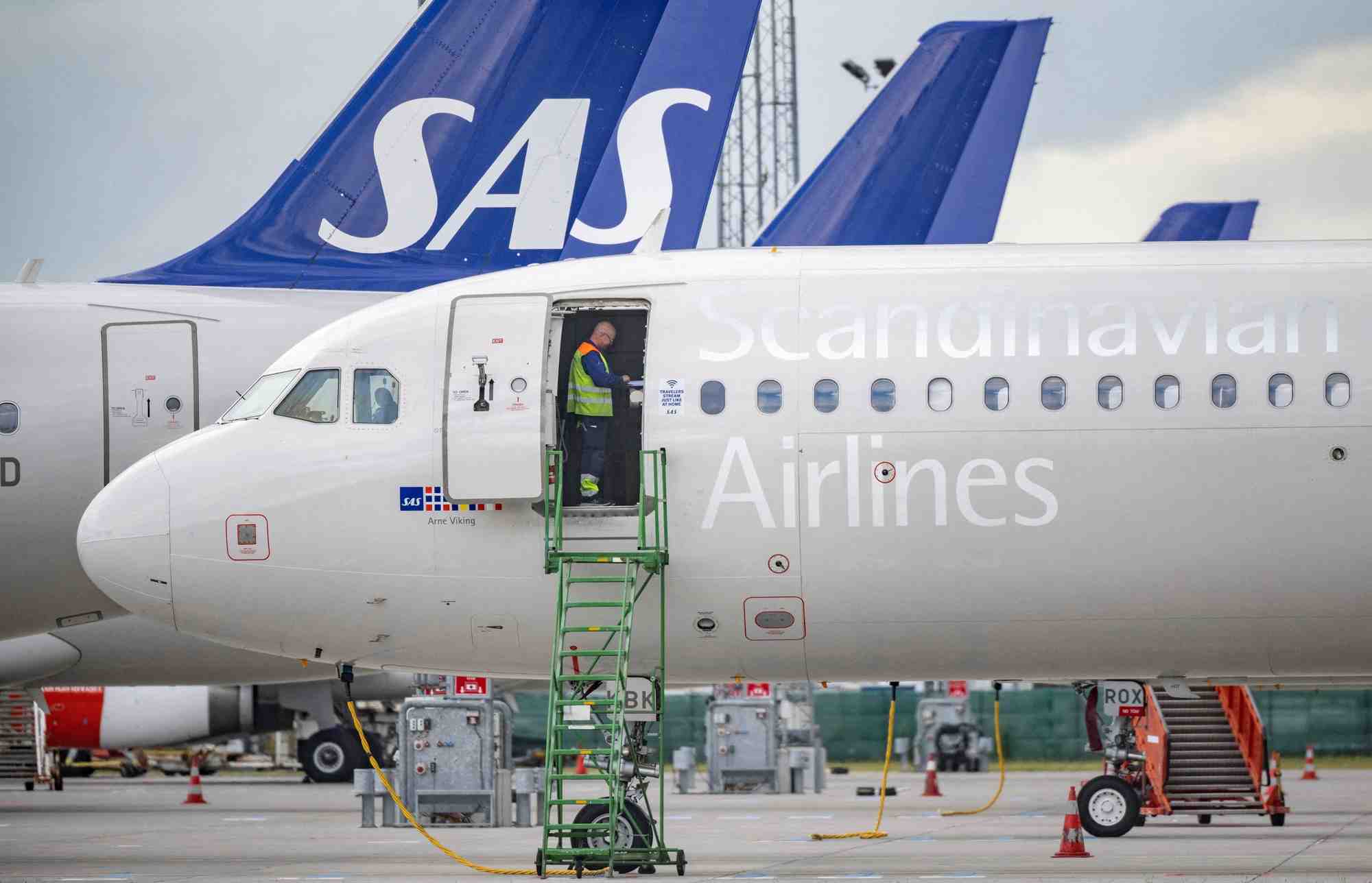 SAS avance dans sa restructuration, mais accuse encore des pertes.