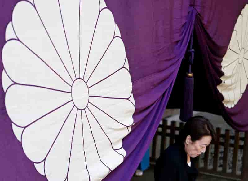 Trois ministres japonais au sanctuaire controversé de Yasukuni