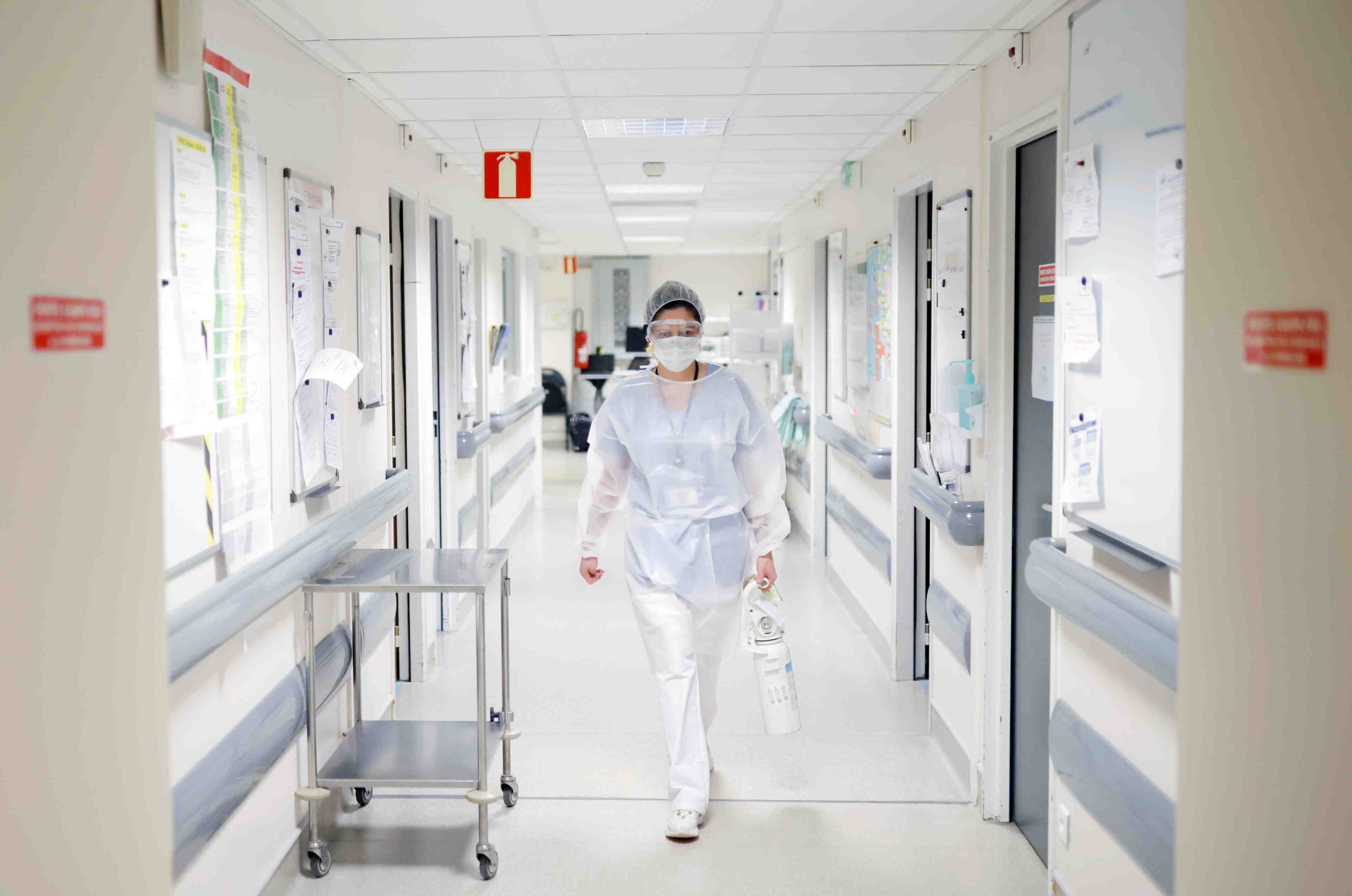 France: surmortalite et chute historique des mariages en 2020 avec le coronavirus, rapporte l'insee
