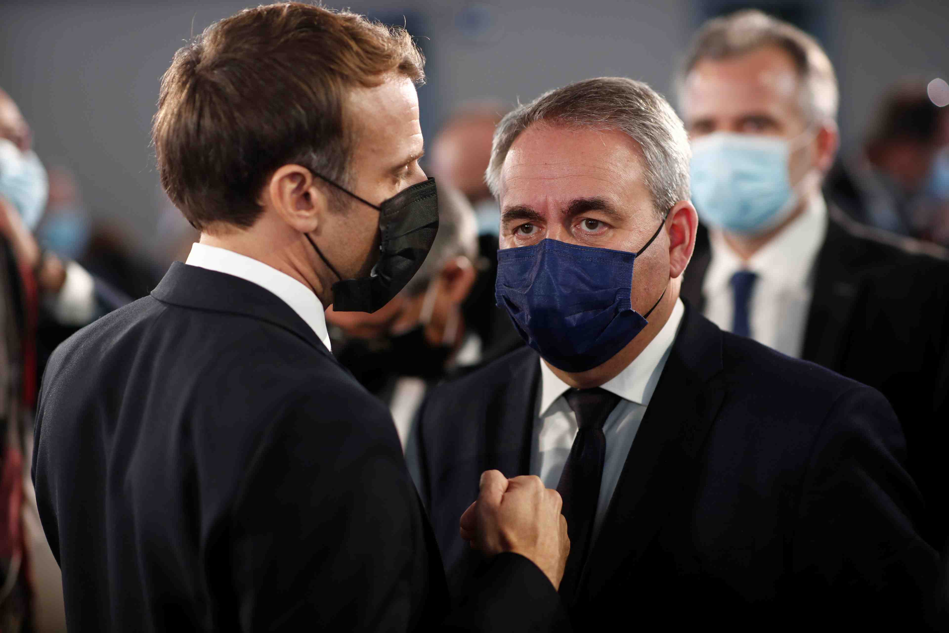 Echange tendu entre macron et bertrand dans l'aisne