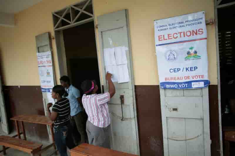 Les haitiens commencent a voter pour designer un nouveau president