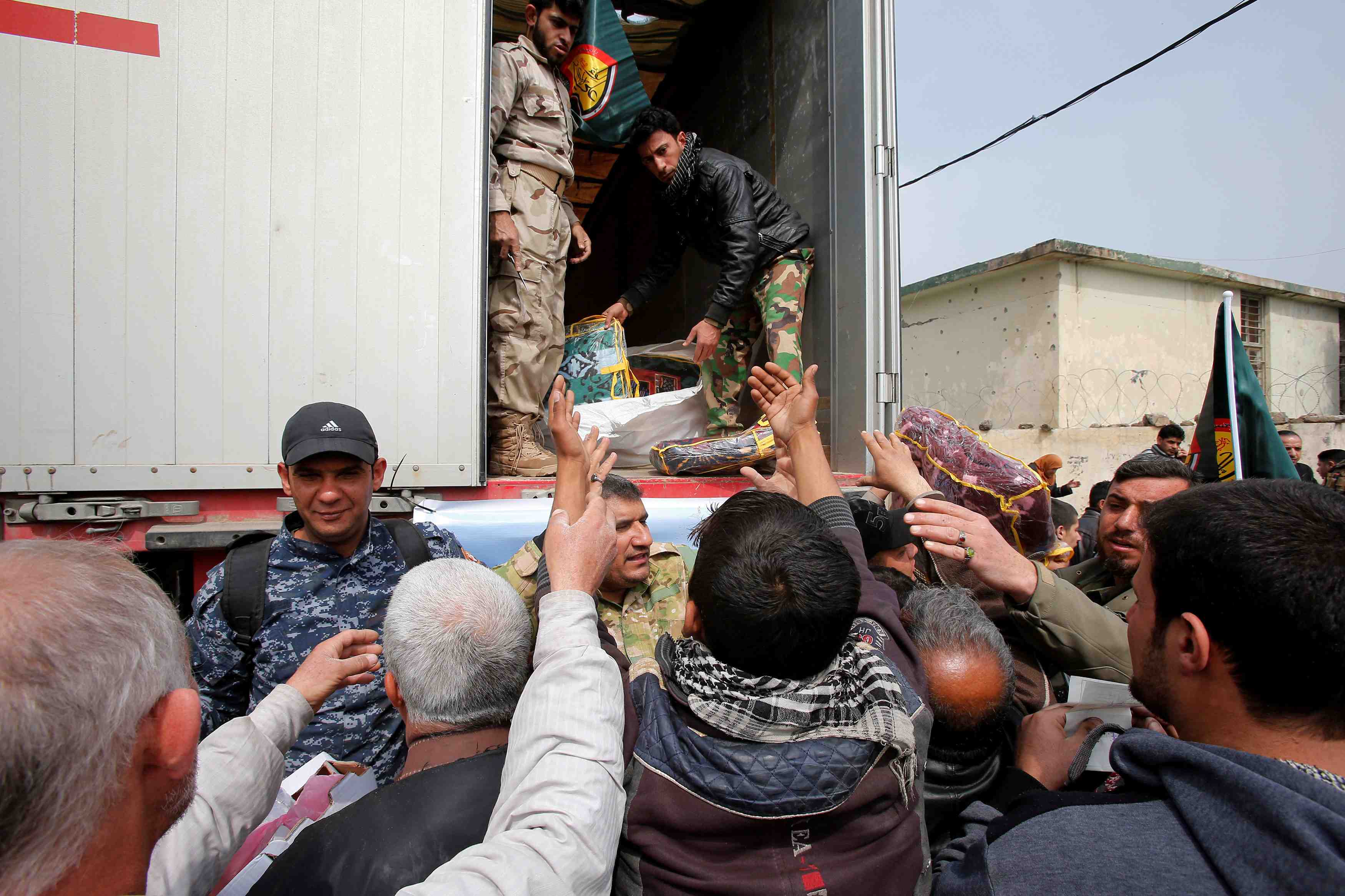 Des convois d'aides chiites arrivent a mossoul
