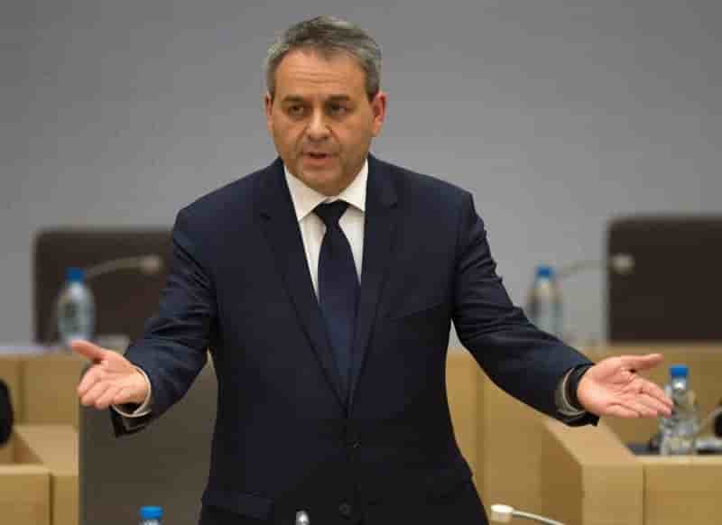 Xavier bertrand fustige les accents "trumpistes" de wauquiez