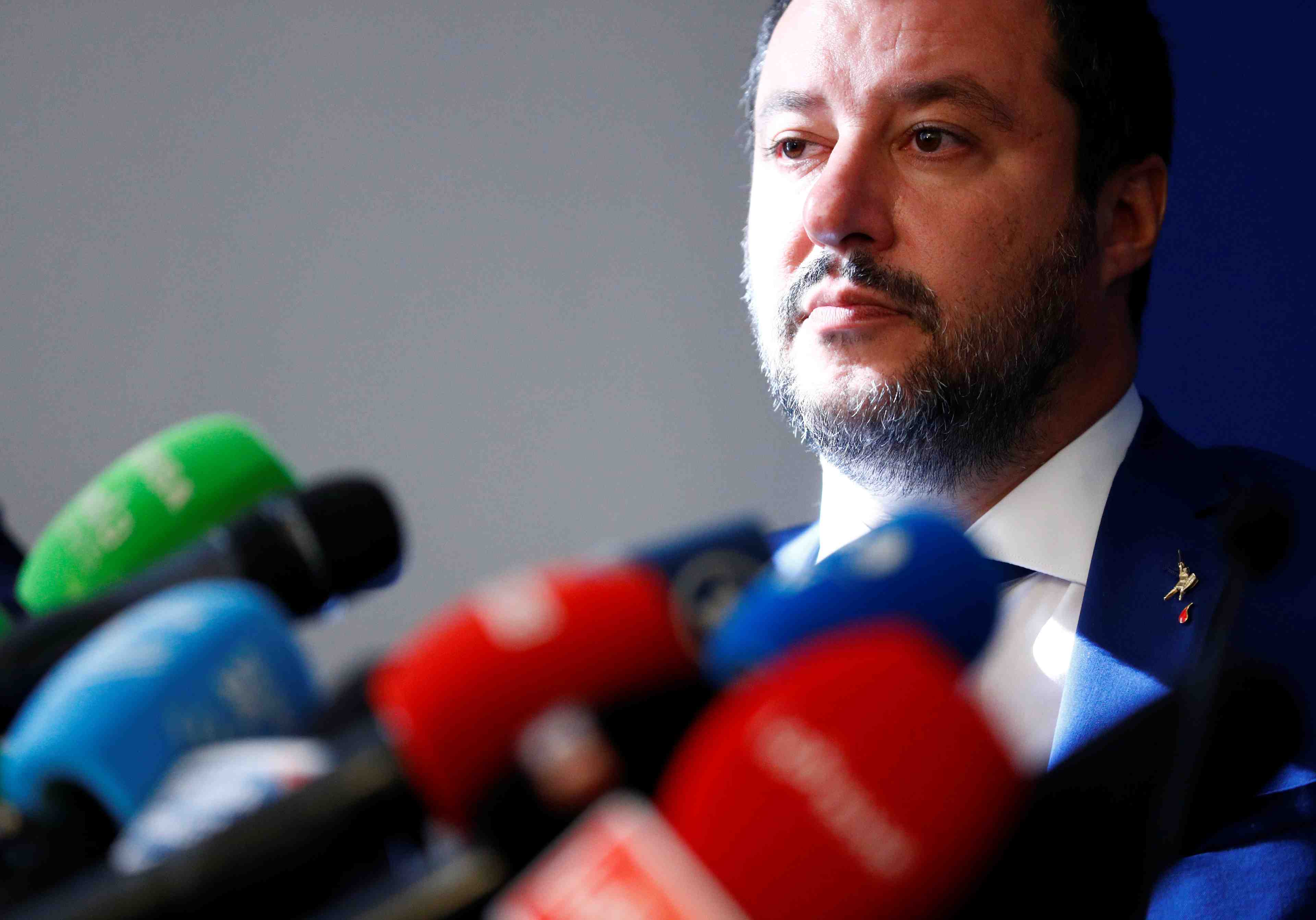 Juncker et moscovici sont des "ennemis de l'europe", selon salvini