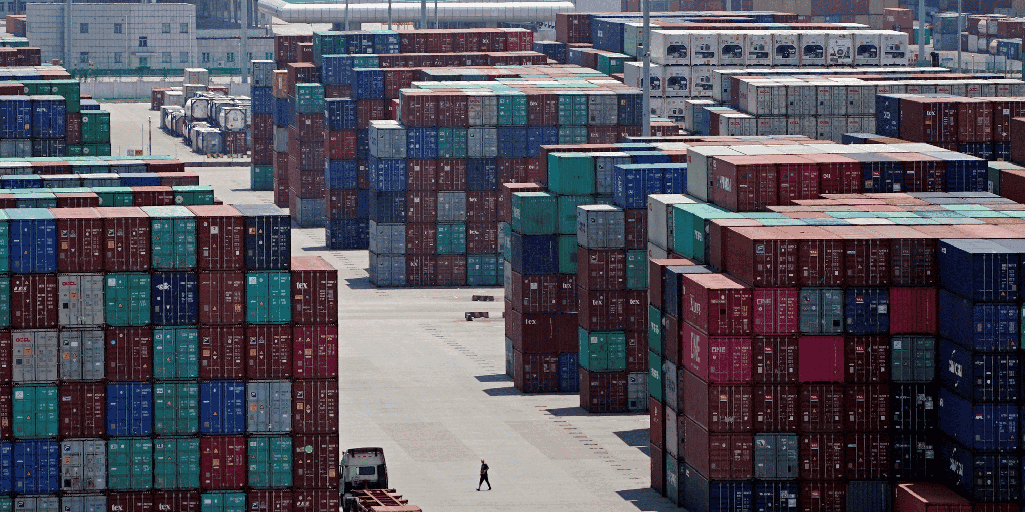 Cette dynamique s'explique par une forte hausse des exportations, selon l'INE, qui ont progressé de +3,3% sur trois mois après avoir déjà grimpé de +2,8% fin 2023 (photo d'illustration).