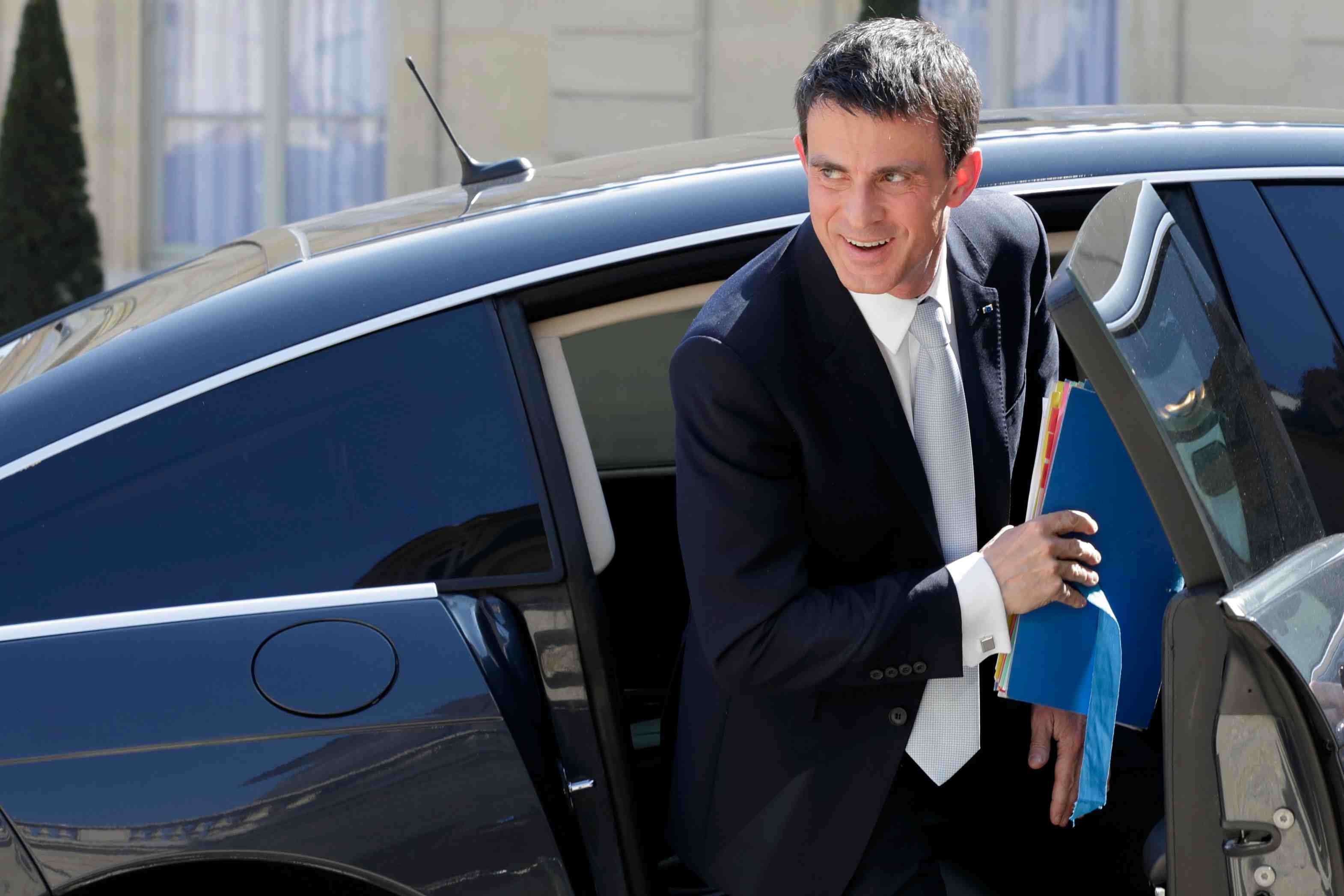 Valls salue la motion aubry-cambadelis pour le congres du ps
