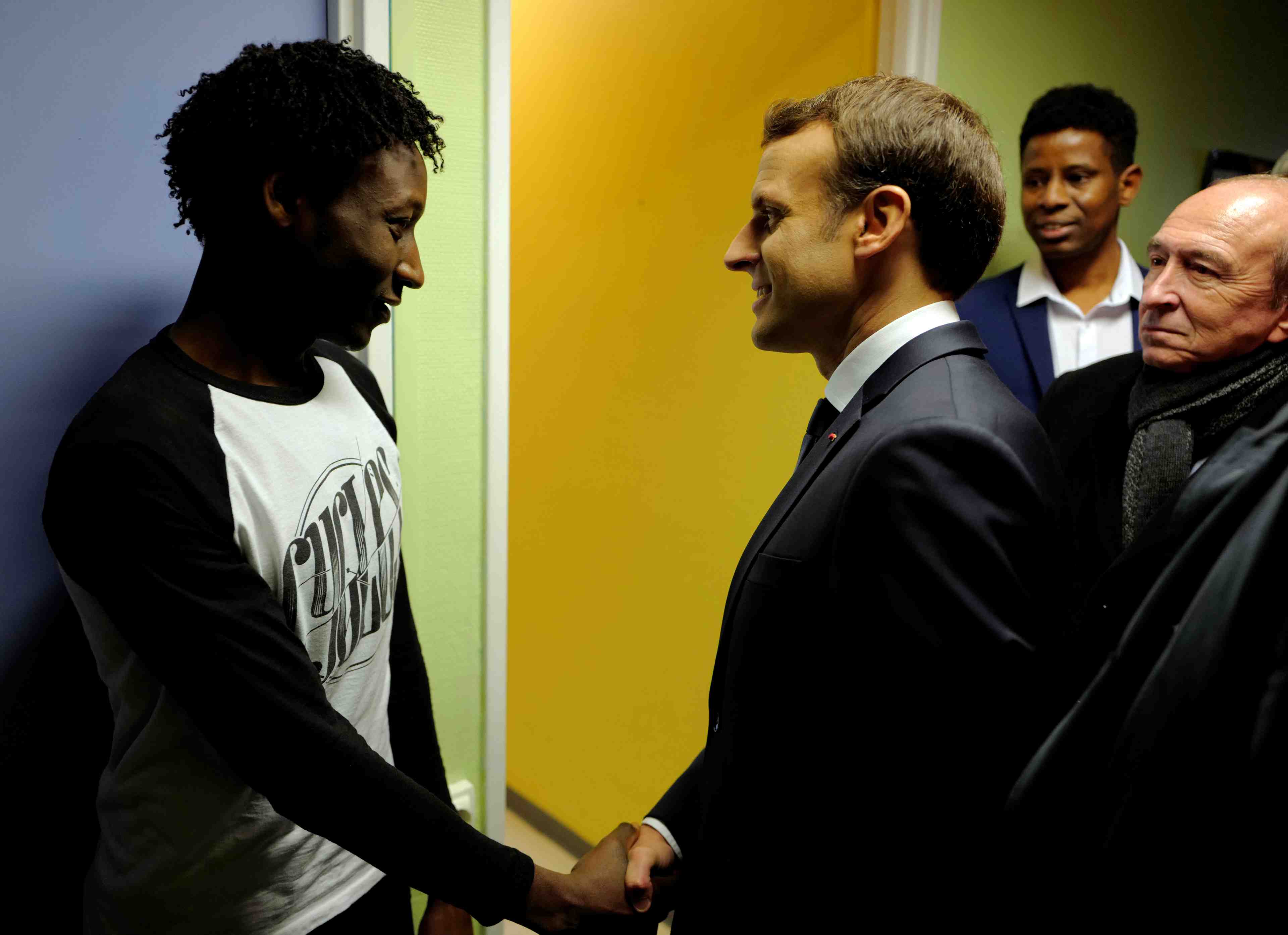 Migrants: macron s'indigne de la comparaison avec des "rafles"