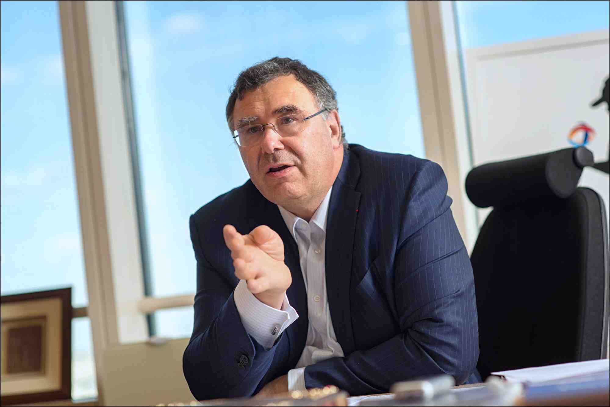 Le patron de TotalEnergies a annoncé qu'il « ne descendra pas plus bas » que le prix actuel de 1,99 euro par litre fixé actuellement dans les stations-service de son groupe en France.
