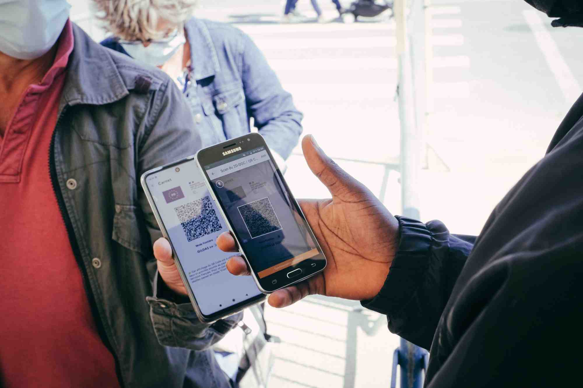 pass sanitaire, QR code, smartphone