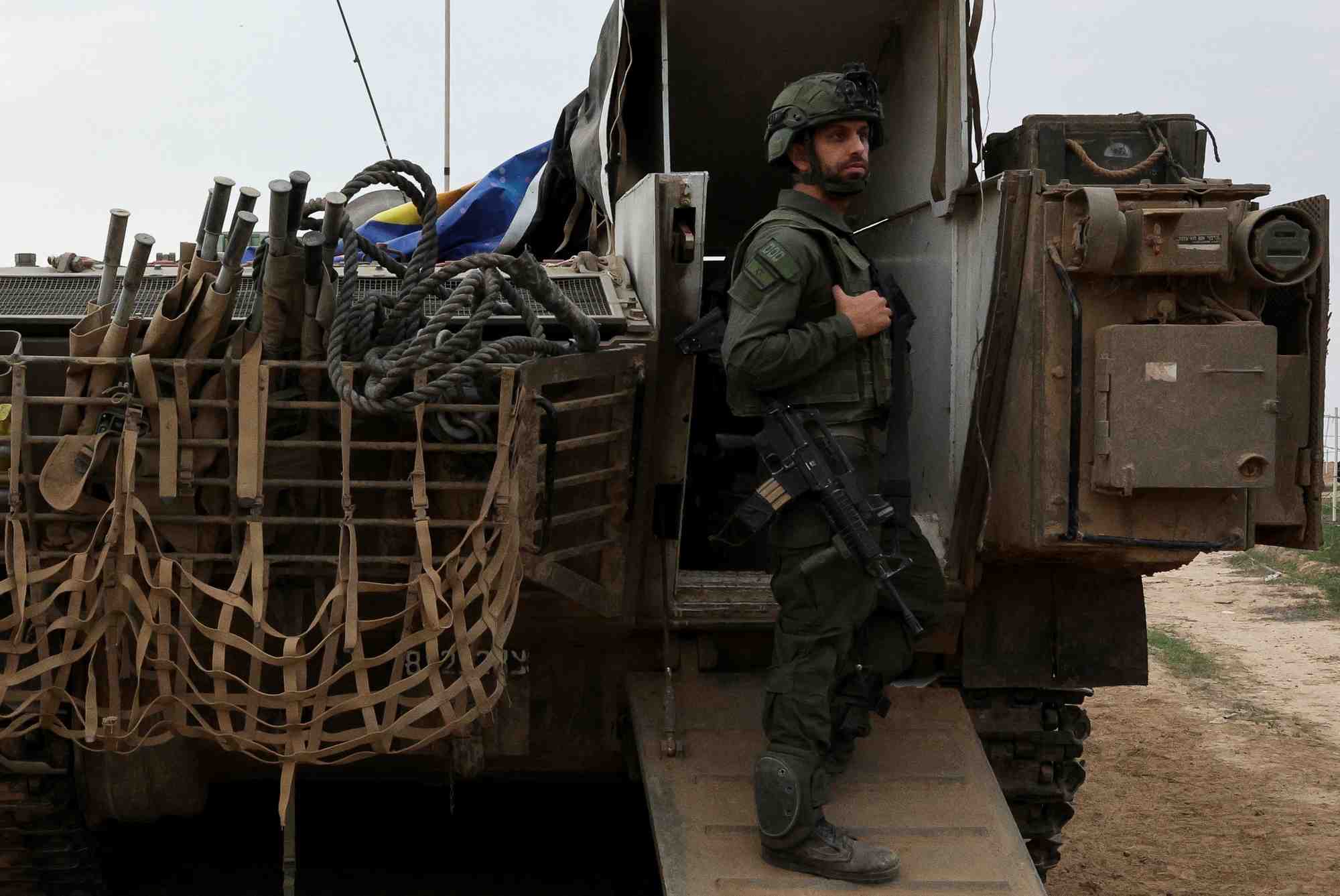 Un vehicule blinde israelien
