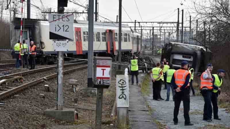 Un train de voyageurs deraille pres de bruxelles, un mort