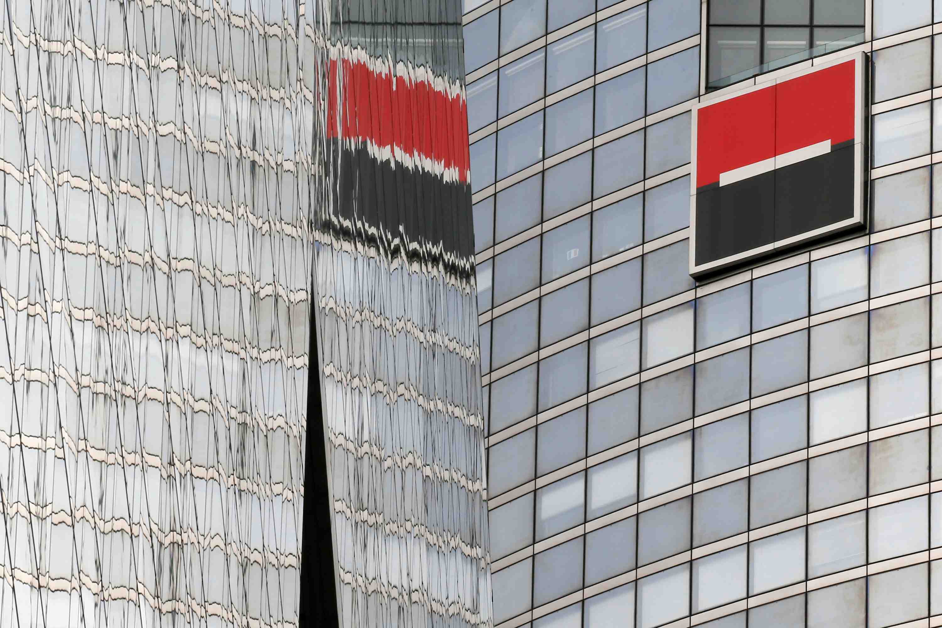 Socgen abaisse aussi ses objectifs a cause des marches et des taux