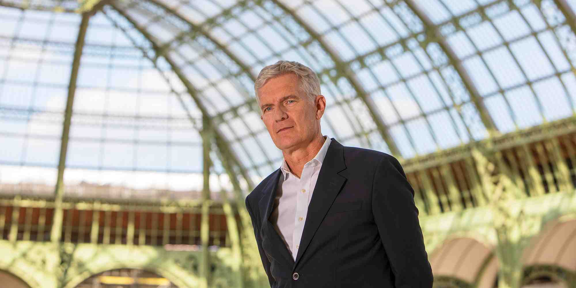 Didier Fusillier sous la verrière du Grand Palais.