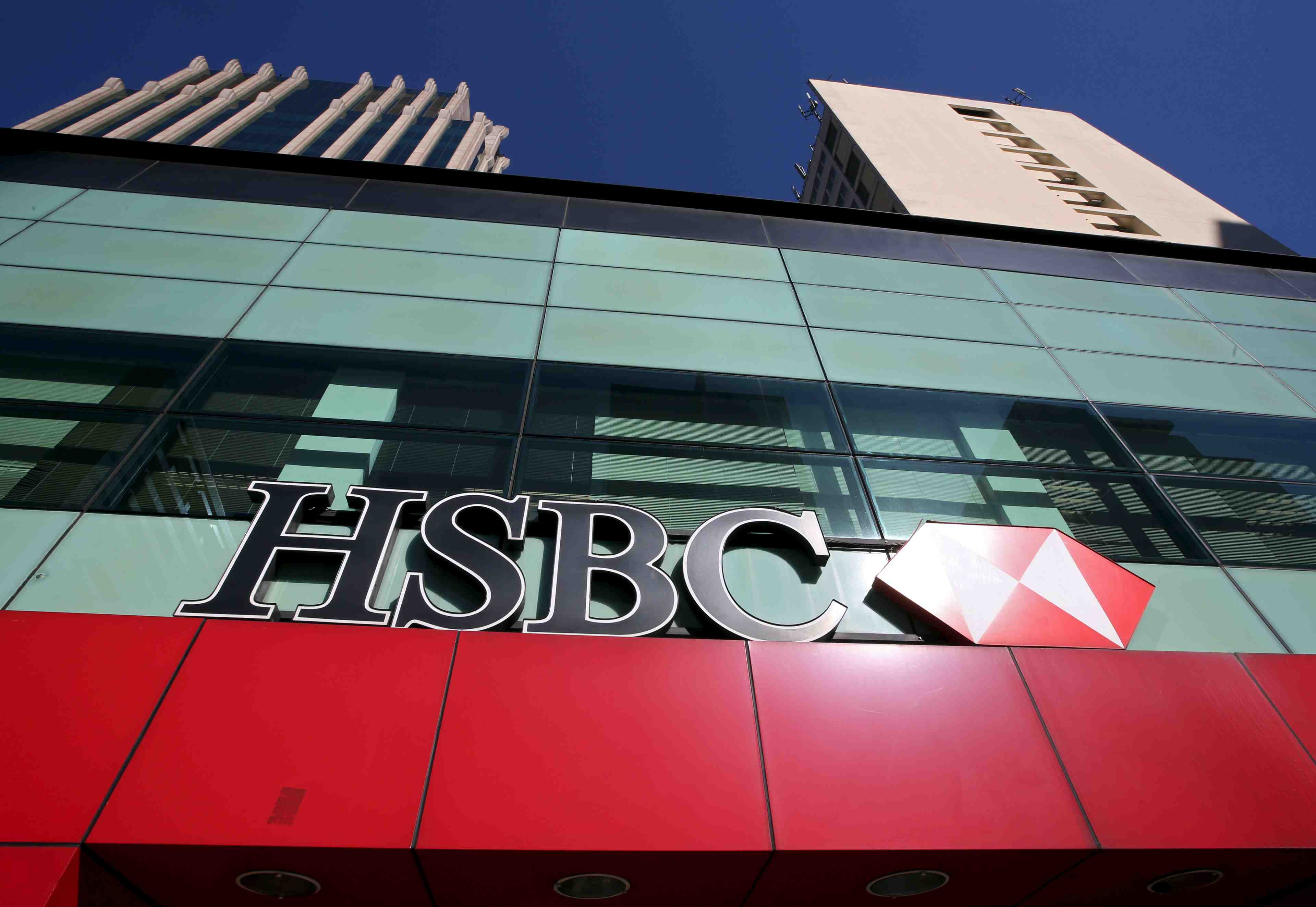 Plusieurs milliers de britanniques prives de salaire a cause d'une panne chez hsbc