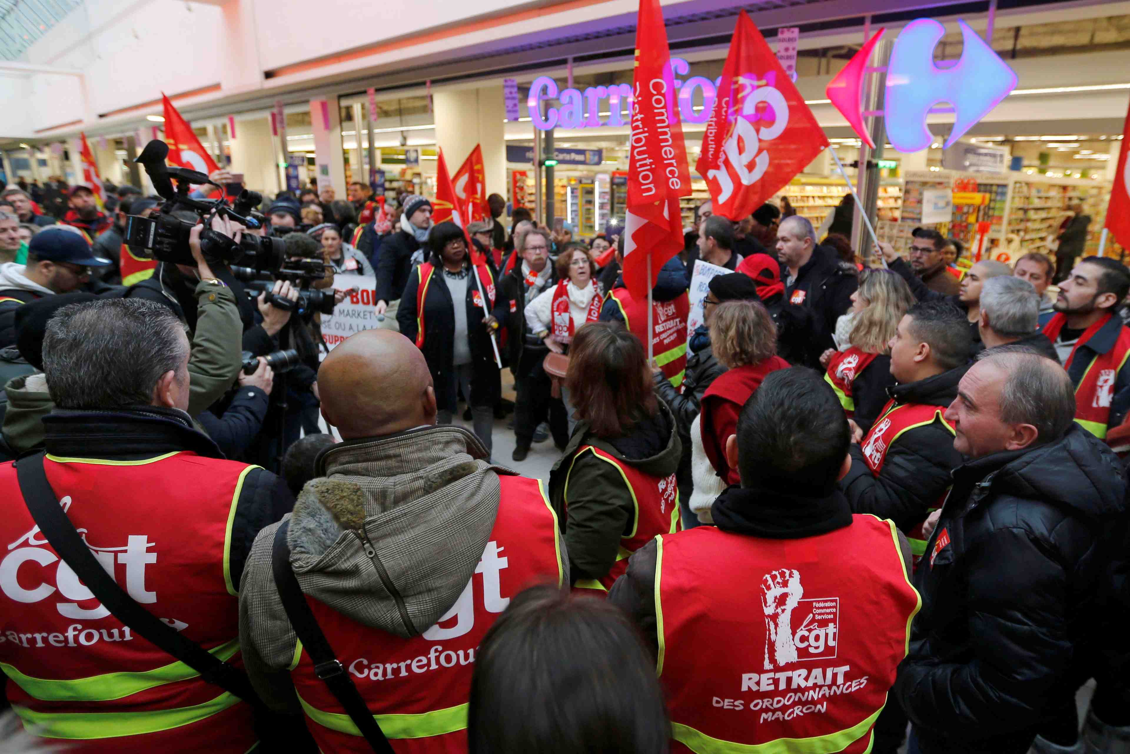 Actions syndicales contre le plan de transformation de carrefour