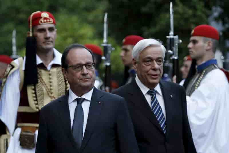 Hollande appelle a discuter rapidement du poids de la dette en grece