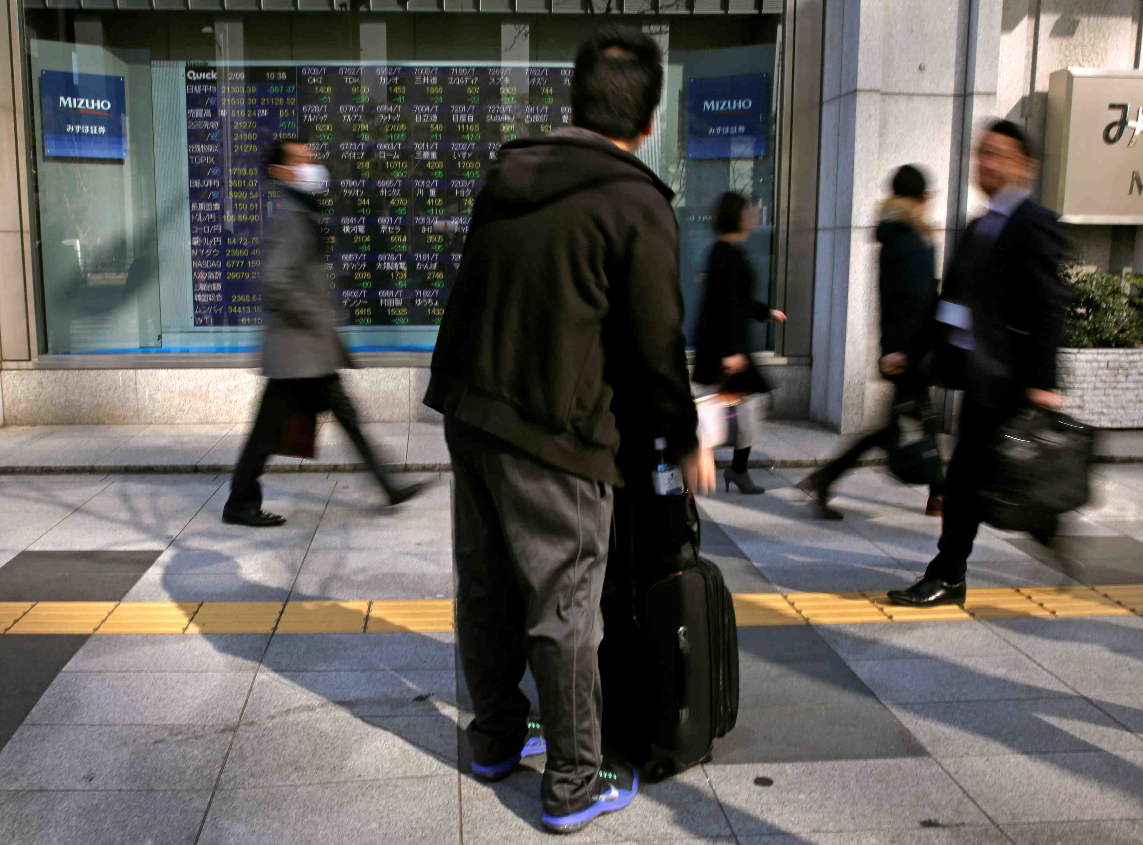 Tokyo finit en legere hausse