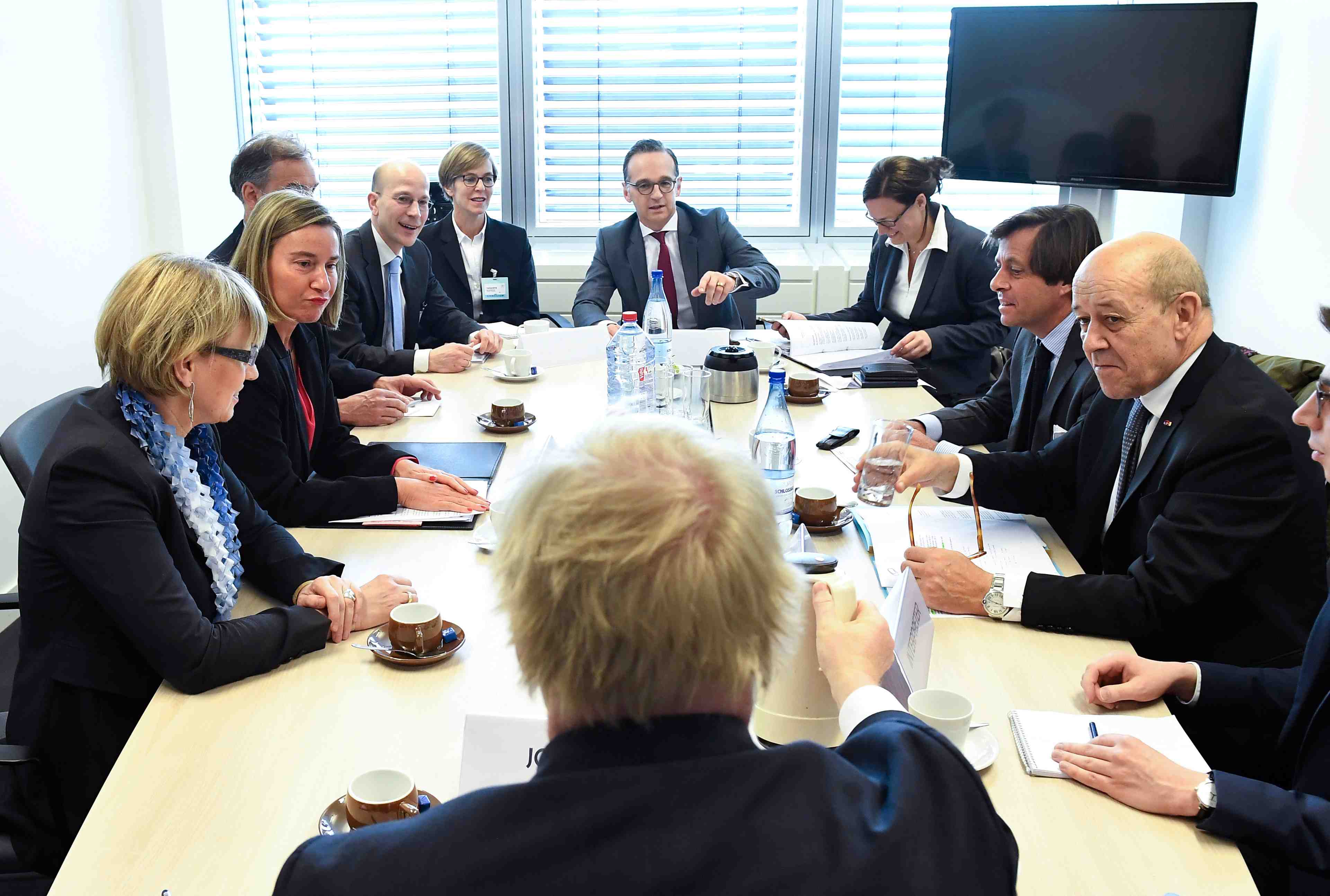 L'ue menace le regime syrien de nouvelles sanctions