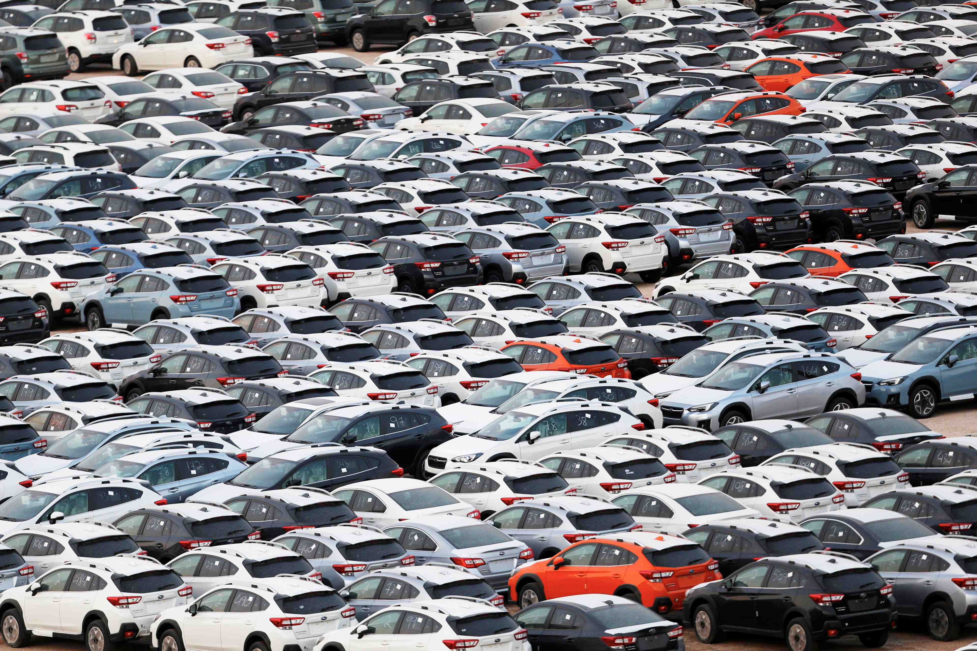 Le marche auto europeen debute l'annee en repli, selon l'acea