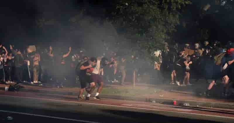 Usa: tirs de gaz lacrymogenes contre des manifestants a washington