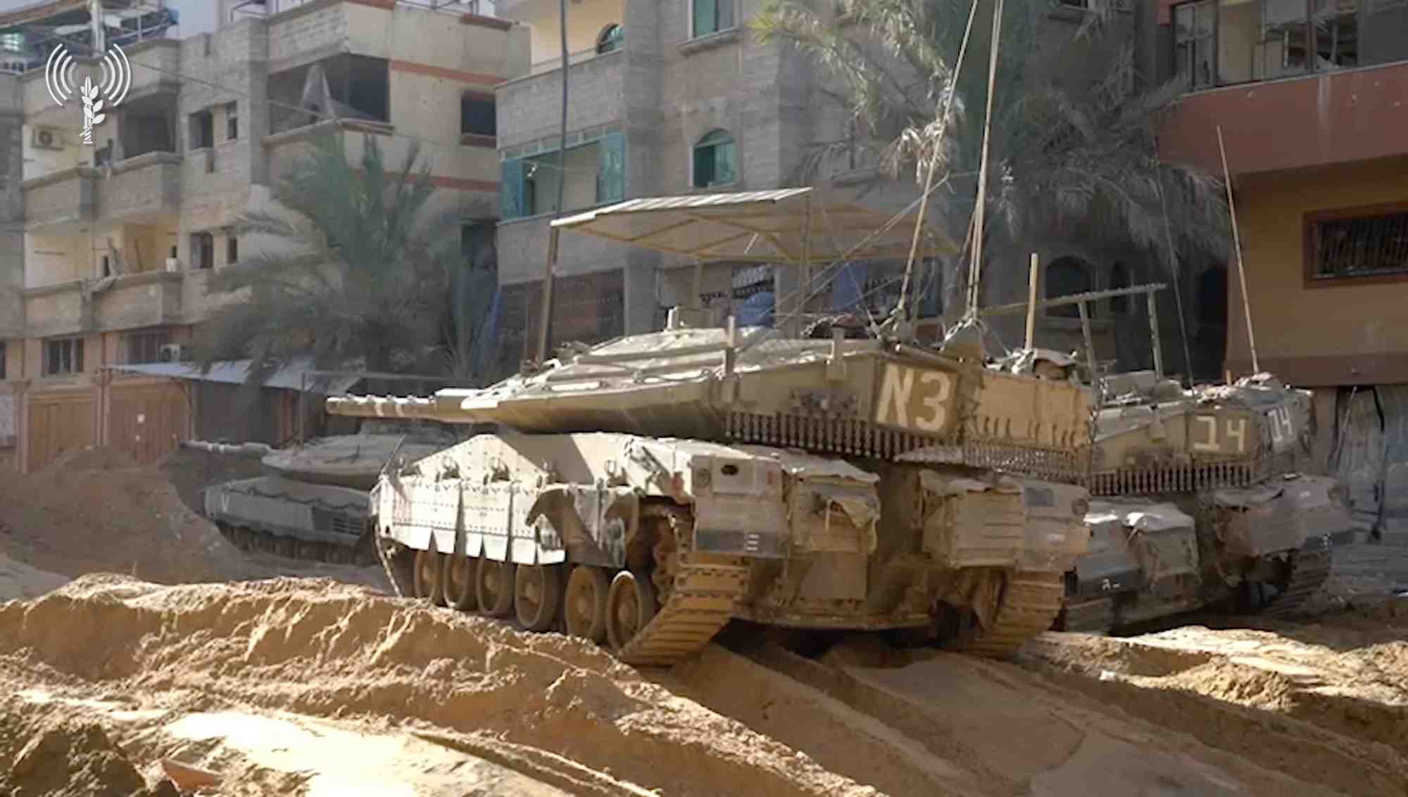 Une vue de vehicules militaires dans la bande de gaza