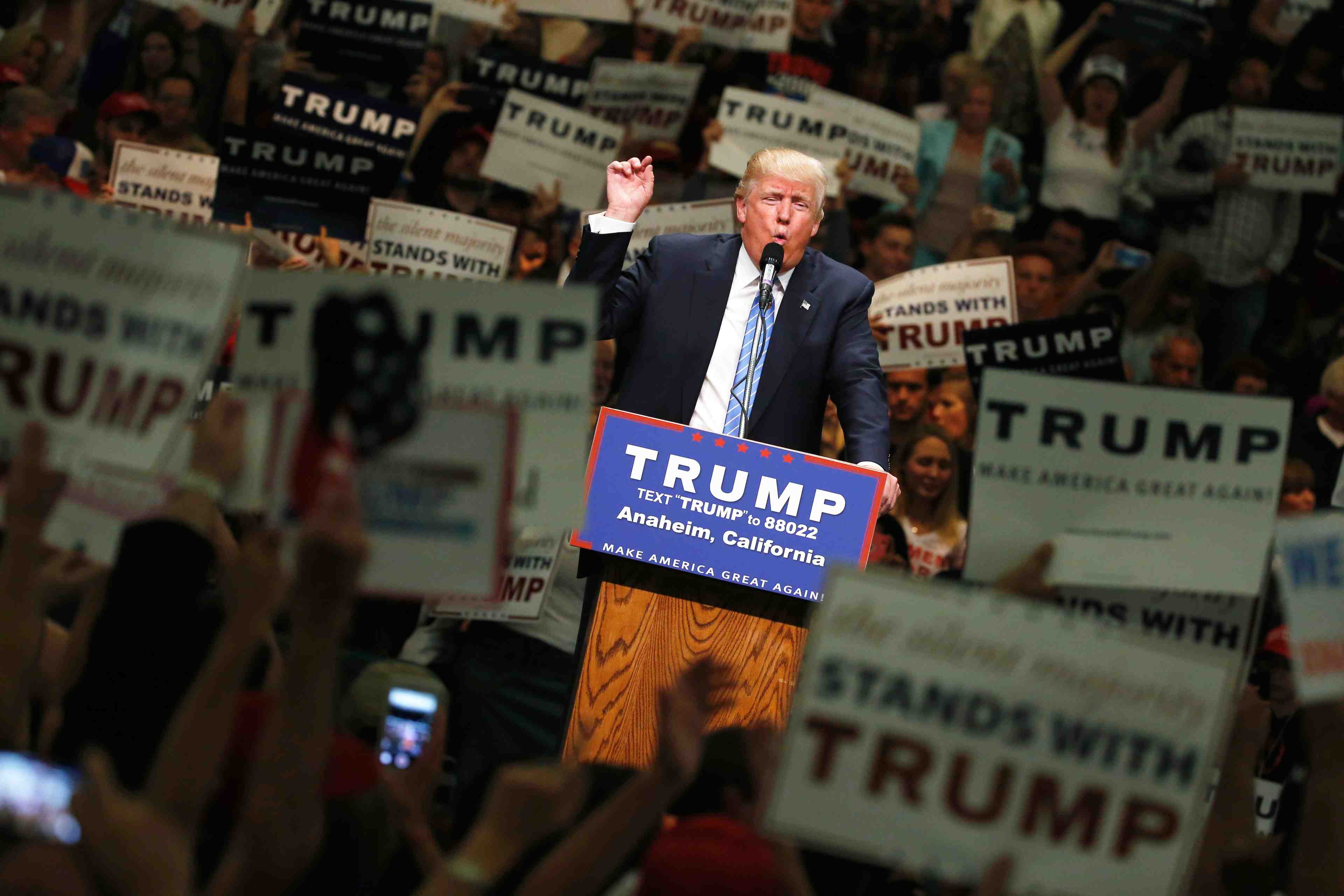 Le nouveau directeur politique de donald trump limoge