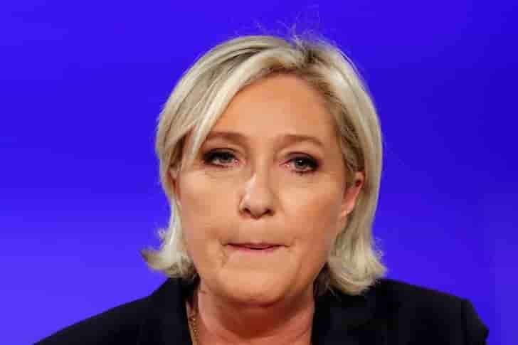 Marine le pen tente de redevenir l'opposante n°1 a macron