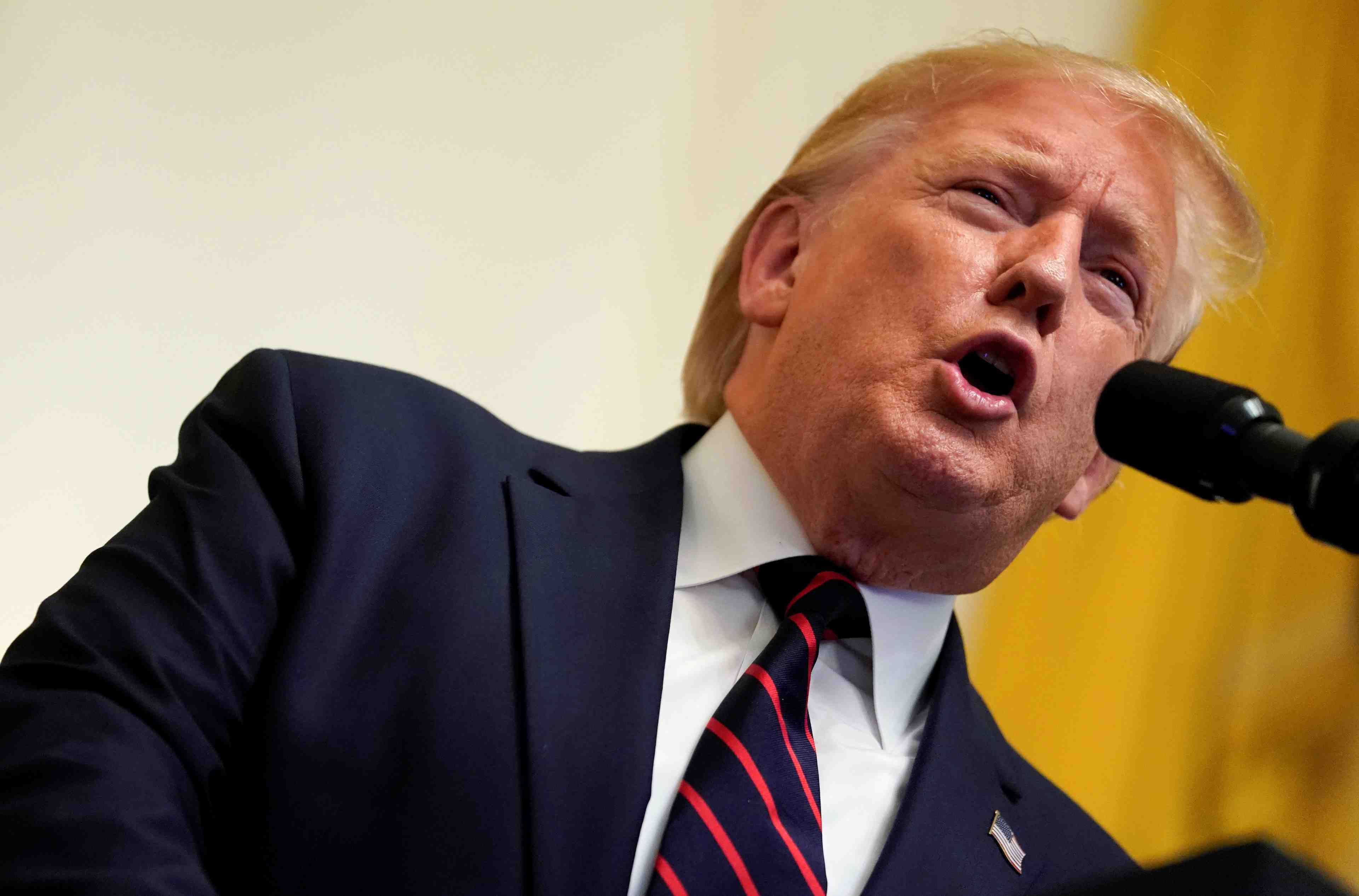 Donald trump promulgue une loi pour eviter un shutdown a court terme