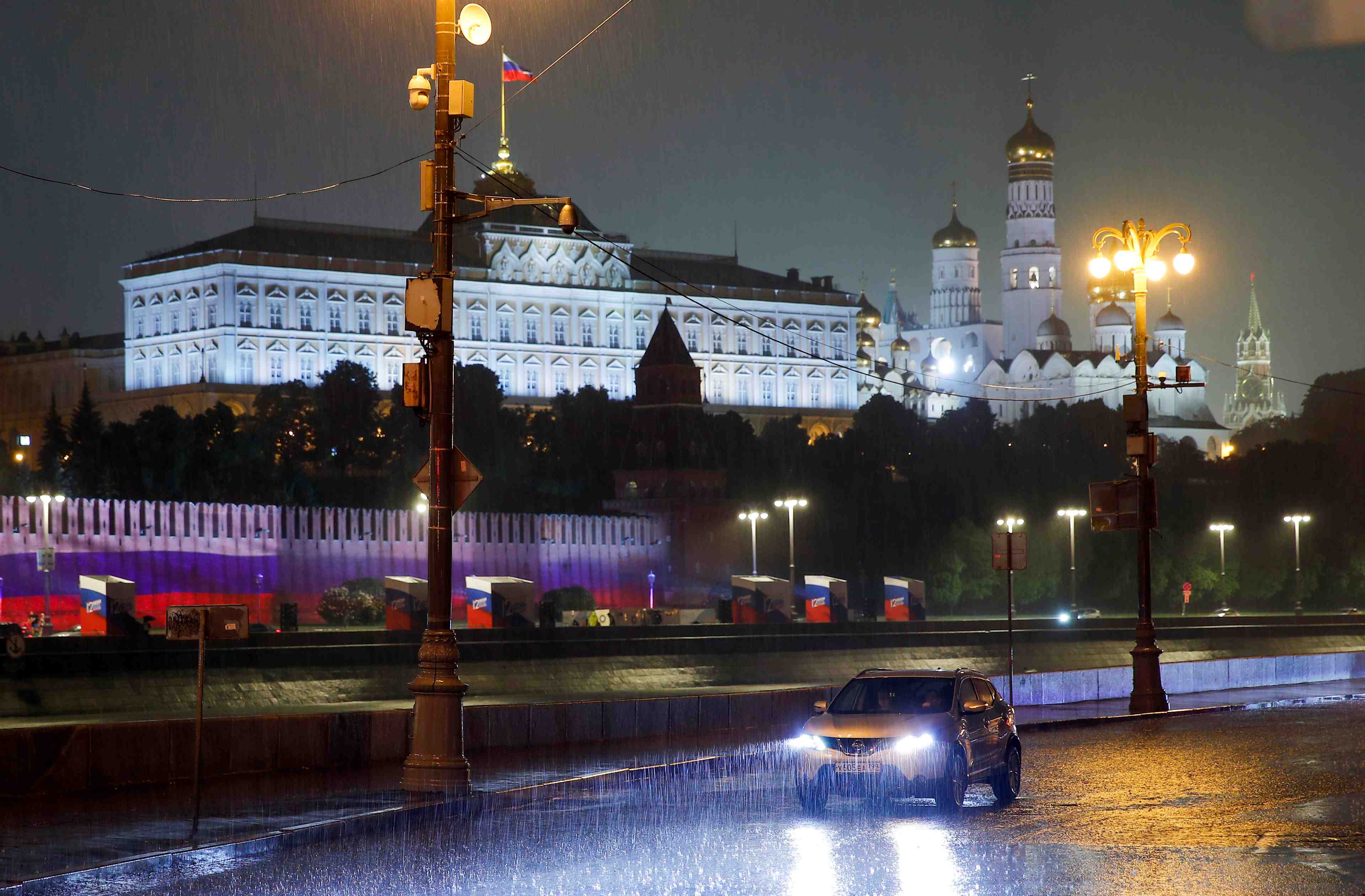 Les ministres armenien et azerbaidjanais des affaires etrangeres attendus a moscou