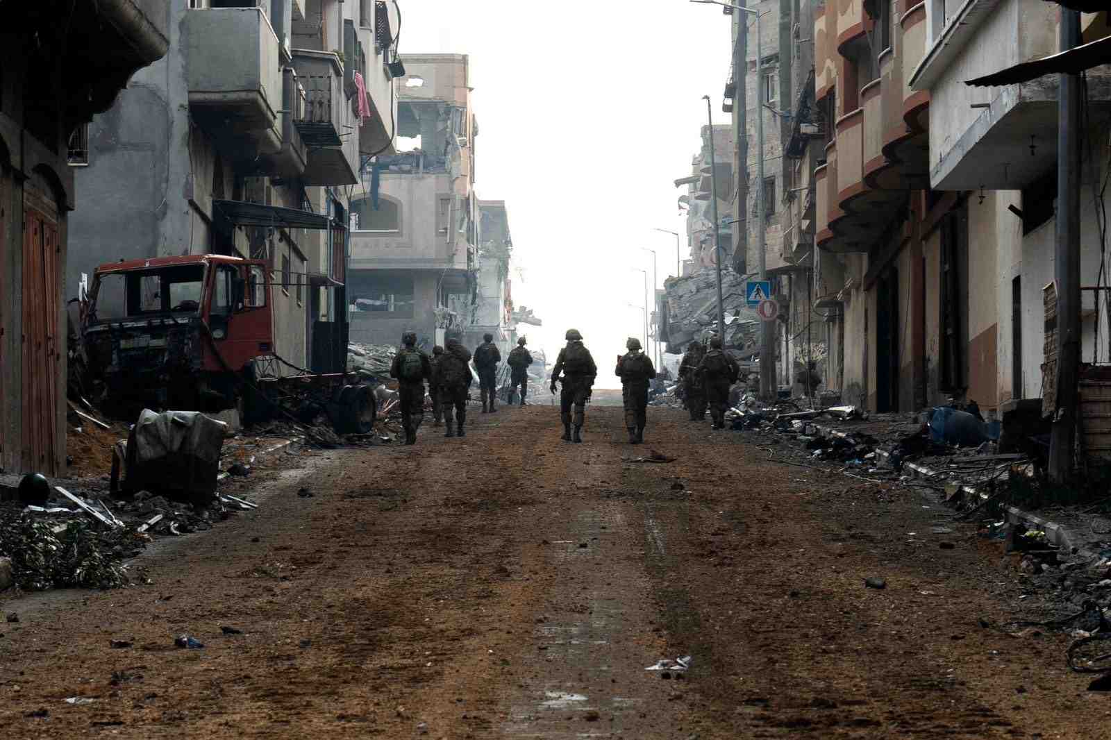 Des soldats israeliens operent dans la bande de gaza