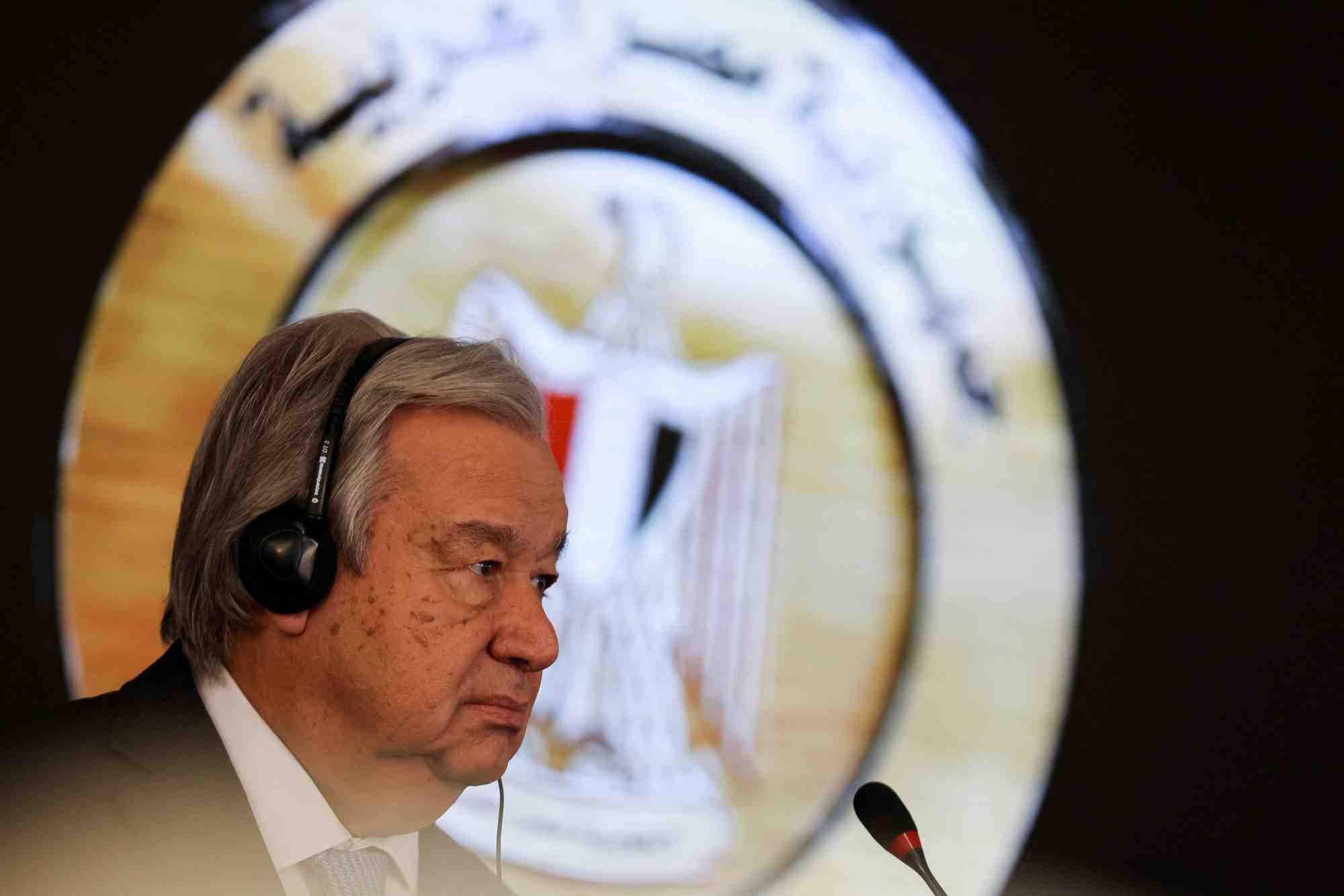 « D'un côté de la frontière (égyptienne, ndlr), on voit des camions humanitaires à perte de vue, de l'autre une catastrophe humanitaire qui empire chaque jour », a constaté Antonio Guterres.