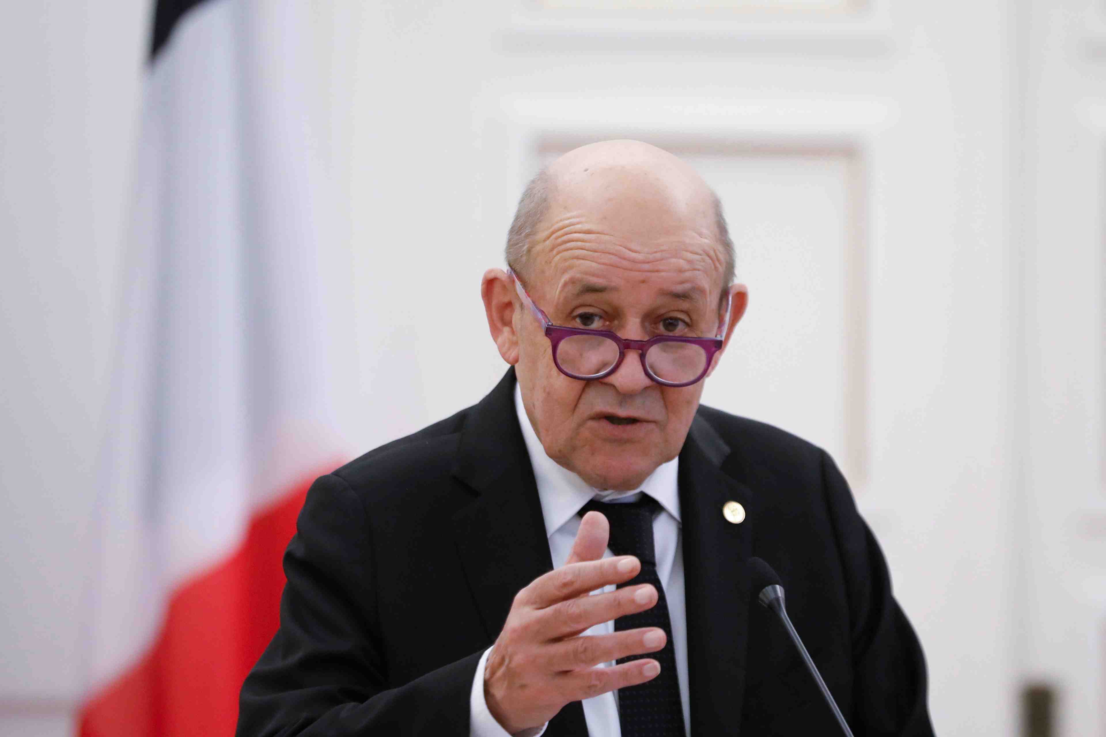 La france entreprend de raviver ses liens avec l'algerie