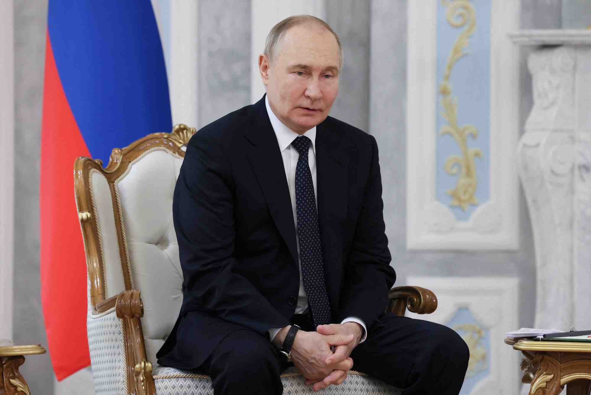 Le president russe vladimir poutine lors d'une reunion avec son homologue bielorusse alexandre loukachenko a minsk