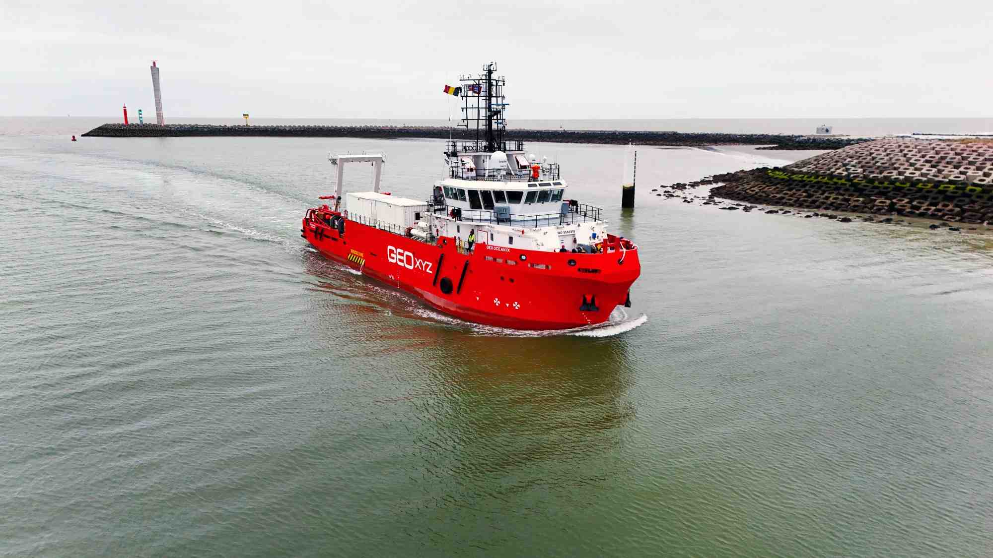 Jusqu’à la fin du mois de septembre, le navire Geo Ocean IX de la société GEOxyz effectuera les deux études des fonds marins nécessaires à la préparation de la phase d’installation des treize éoliennes flottantes du futur parc de Bretagne Sud. Celui-ci s’étendra sur 45 km2 à 20 kilomètres au large des côtes de Belle-Île-en-Mer.