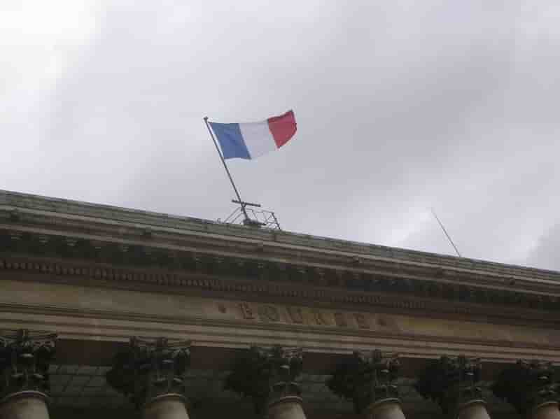 La bourse de paris ouvre dans le rouge