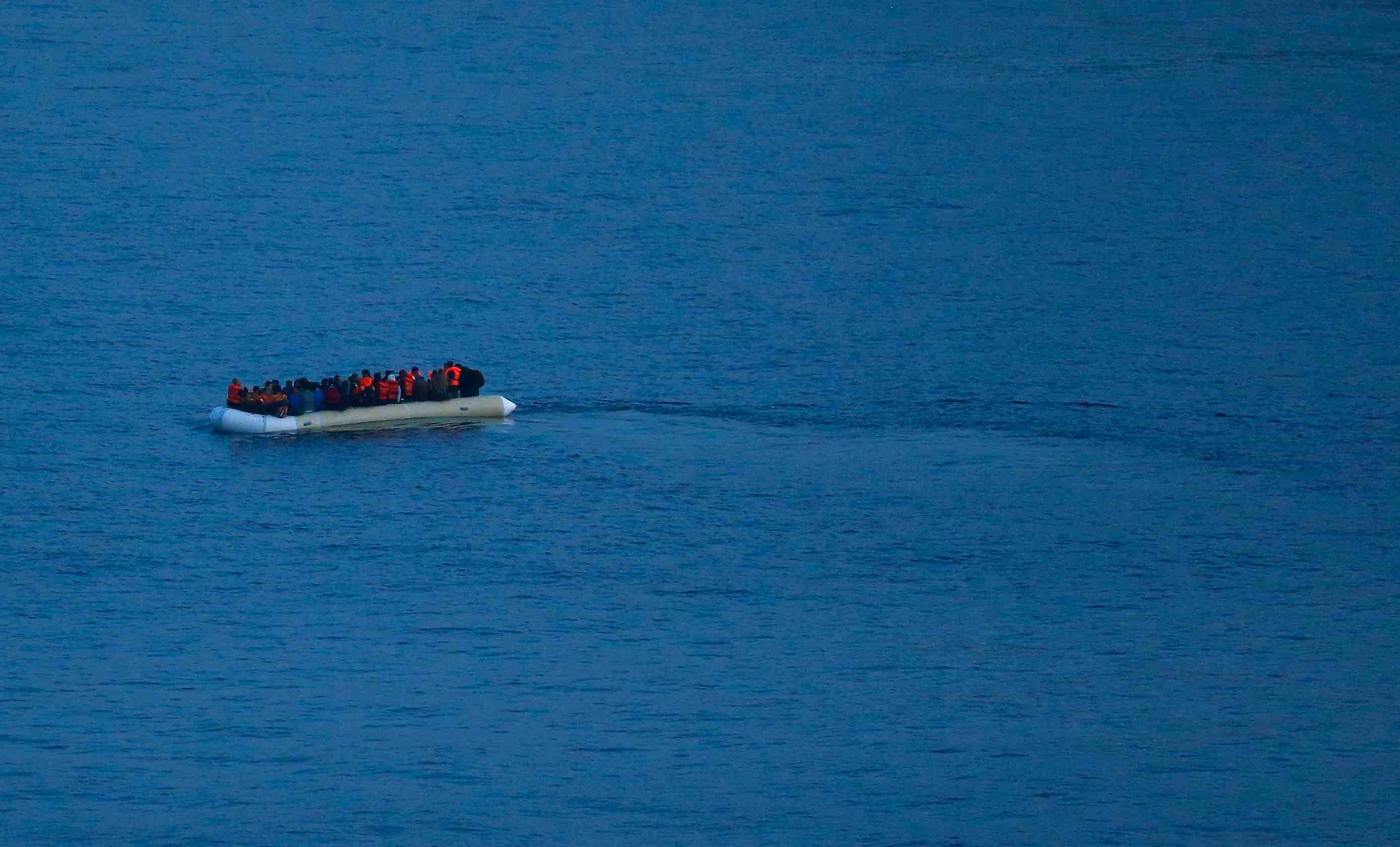 Les arrivees de migrants sur les iles grecques divisees par trois
