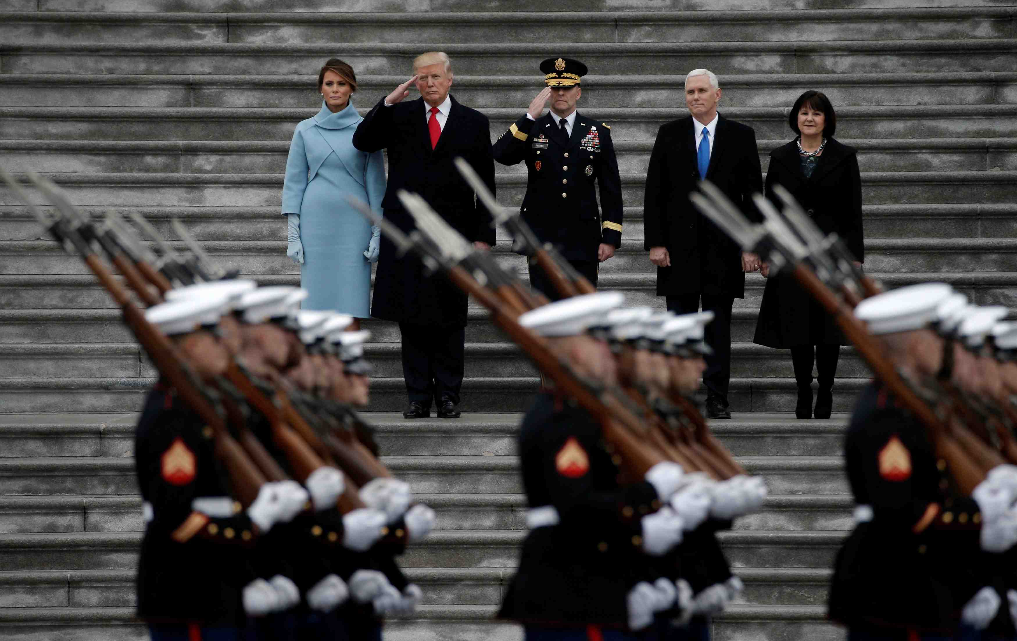Plaintes contre l'exclusion des personnes transgenres de l'armee americaine