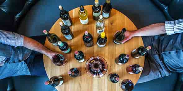 Parmi les activités proposées sur la maketplace Leonaa.fr, on trouve par exemple des ateliers de dégustation avec un vigneron ou un oenologue.