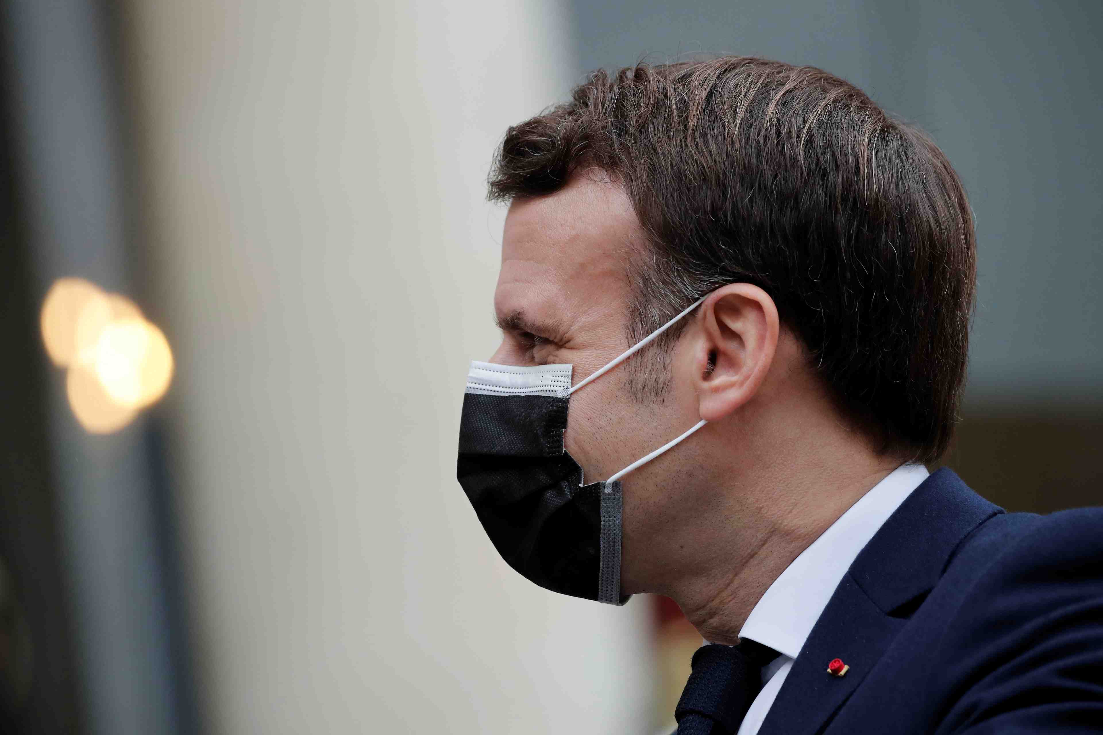 Coronavirus: macron promet un vaccin pour chaque adulte d'ici la fin de l'ete