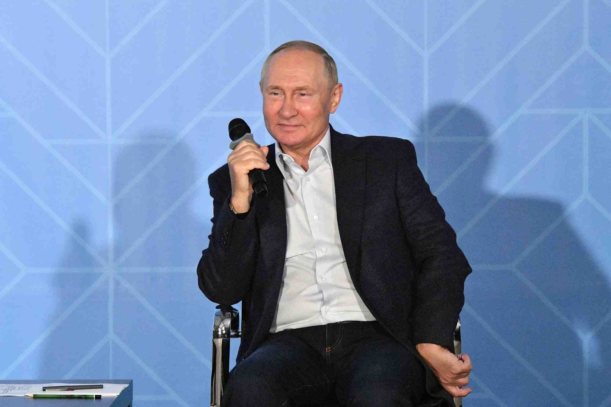 Poutine denonce des sanctions occidentales dangereuses pour le monde entier