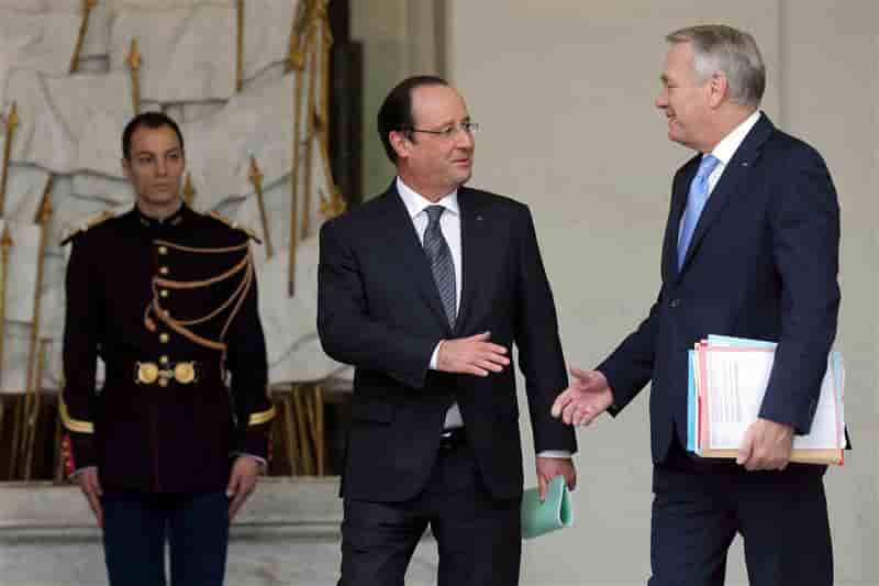 Jean-Marc Ayrault sépare "vie privée" et "fonction publique"