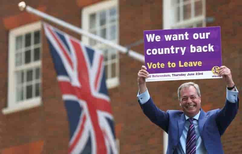 Nigel farage, le leader pro-brexit, quitte la tete du parti ukip