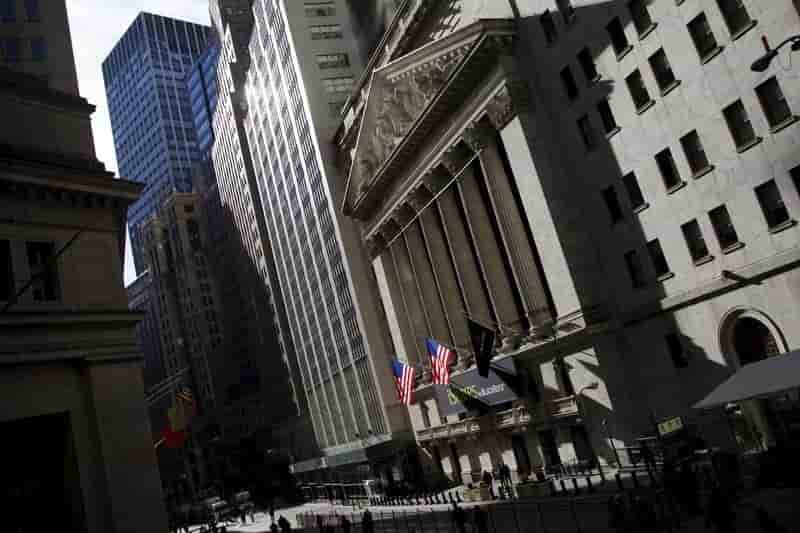 Wall street ouvre indecise