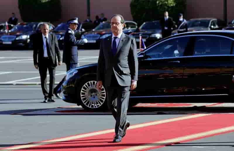 Hollande refuse de commenter la candidature de macron