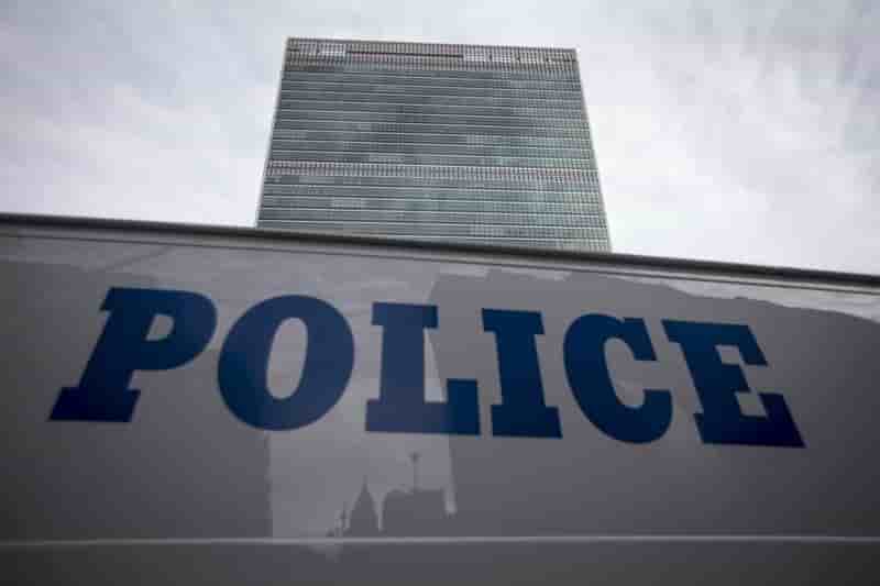 Aux usa, un individu tente de renverser des policiers a capitol hill