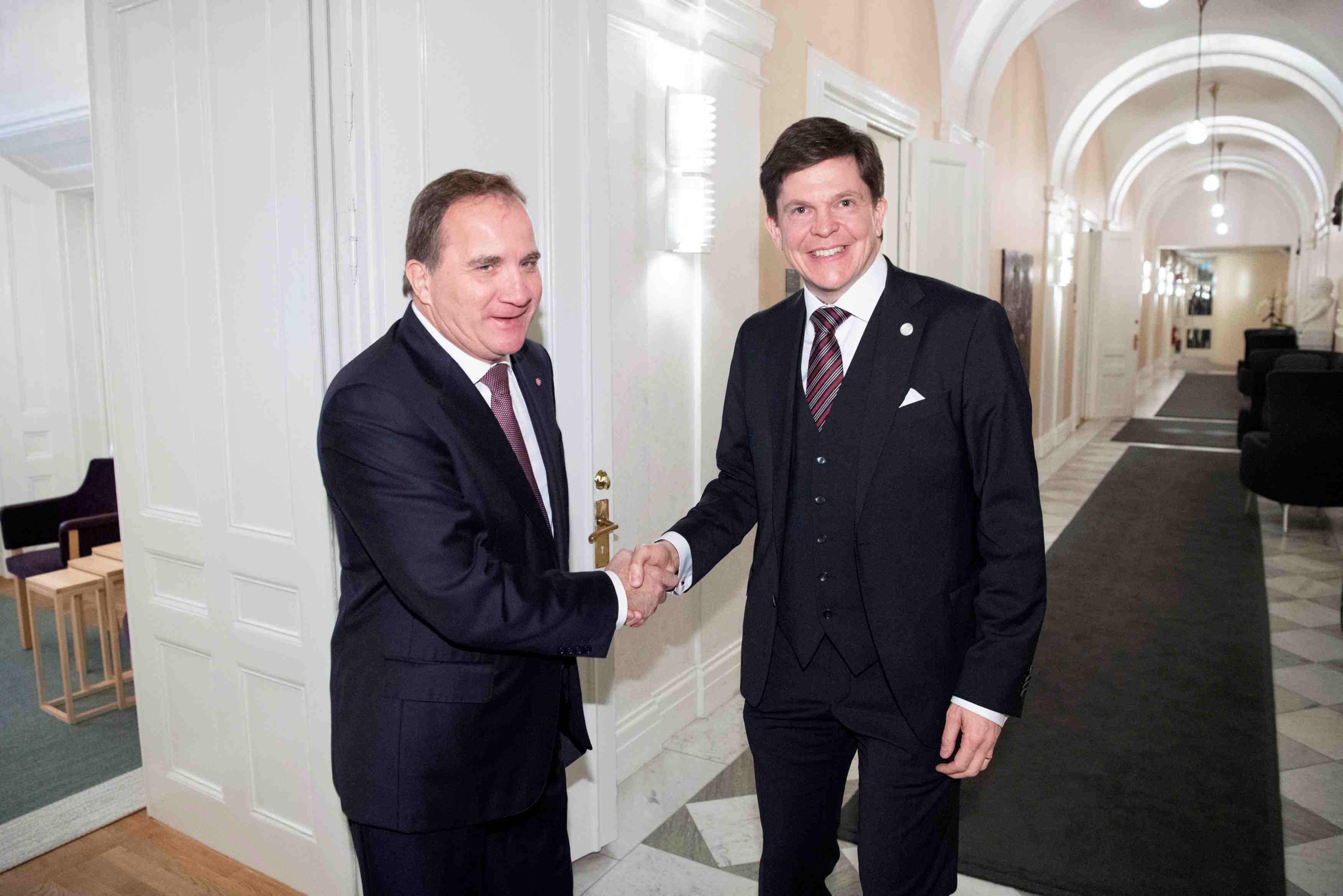 Suede: le premier ministre sortant invite a former un nouveau gouvernement