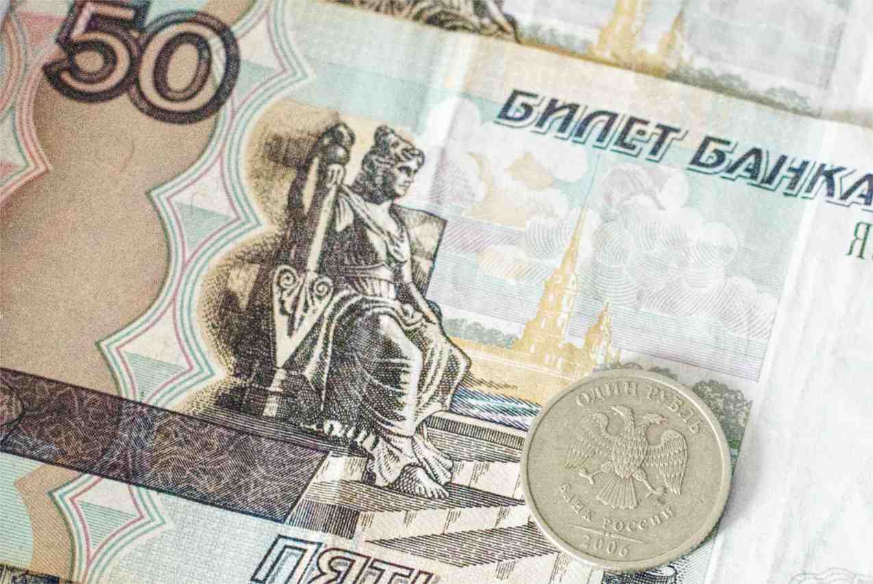Vendredi, il fallait débourser 96,5 roubles pour obtenir un dollar et 102,8 pour un euro.